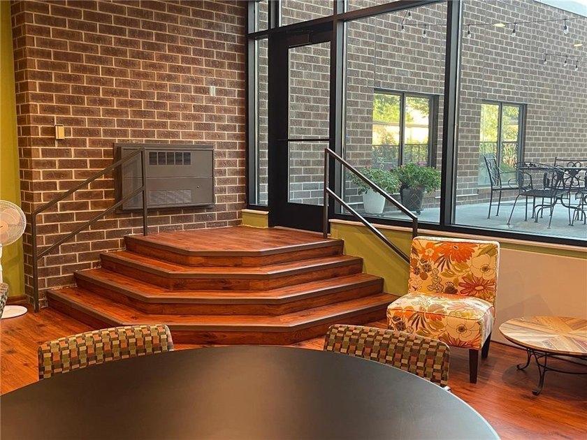 Enjoy a comfortable, convenient lifestyle in this light-filled - photo 21
