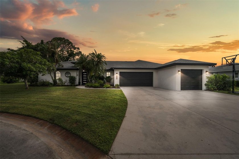WOW! This stunning 4-bedroom, 3-bath, 3-car garage split-plan - photo 2
