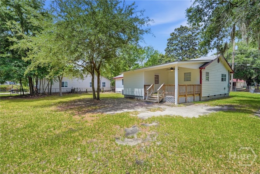 Located just minutes from Thunderbolt, this beautifully updated - photo 27