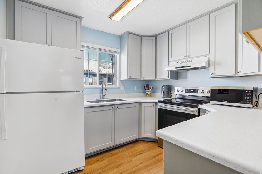 Move in ready Condo! Close to Utah Valley Hospital, BYU and - photo 2