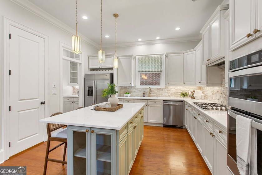 Welcome to 608 Concord Lake Ln SE, where timeless style - photo 18