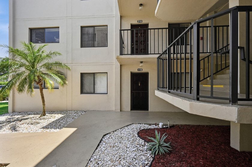 Spacious 2-bedroom, 2-bath corner unit located on the second - photo 18
