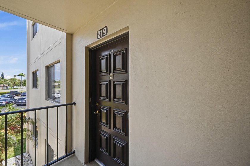 Spacious 2-bedroom, 2-bath corner unit located on the second - photo 19