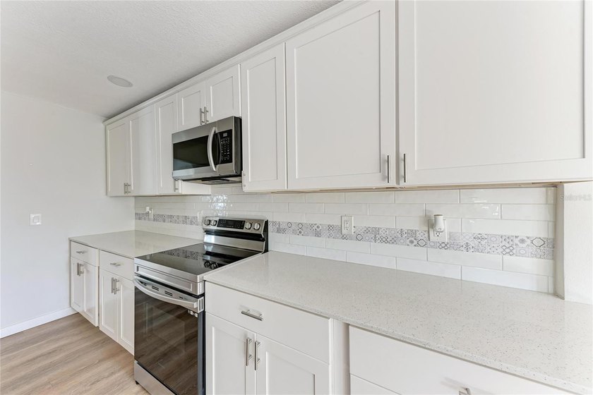 Short Sale. Welcome to this beautifully updated 4-bedroom - photo 7