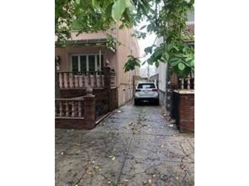 Lovely Solid Brick 3 Family home in the heart of Bensonhurst - photo 3