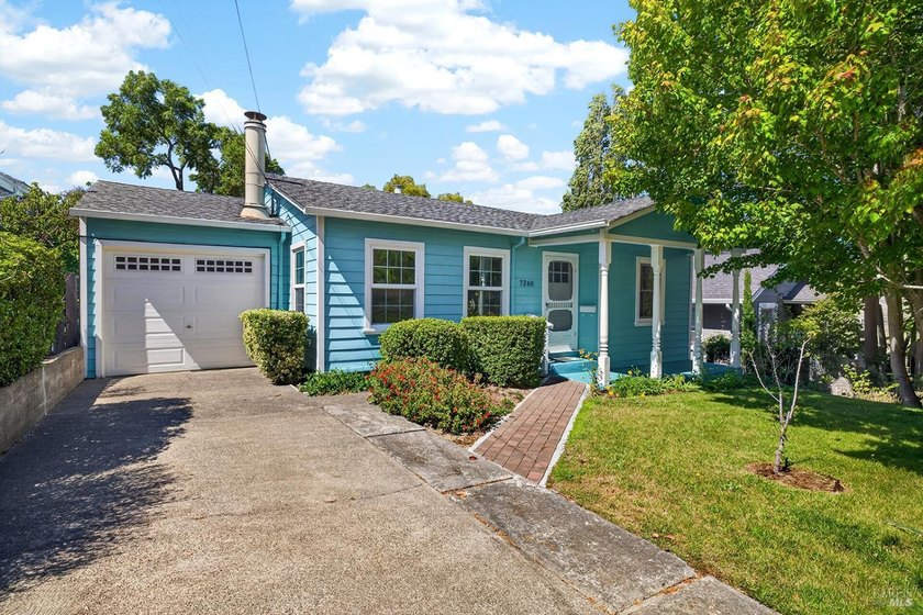 Charming Vintage Home Near Downtown Sebastopol Welcome to this - photo 35