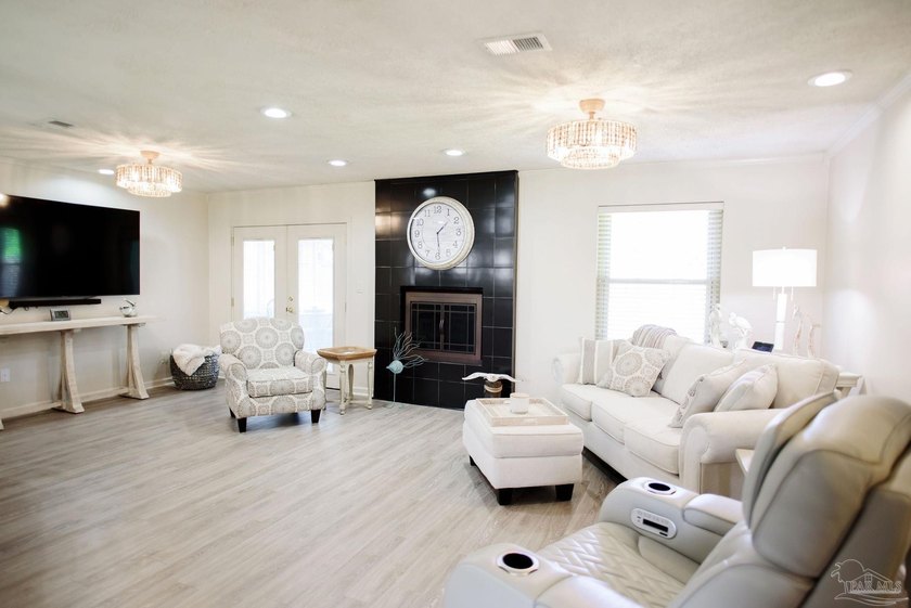 Escape to paradise in this beautifully updated home located in - photo 3
