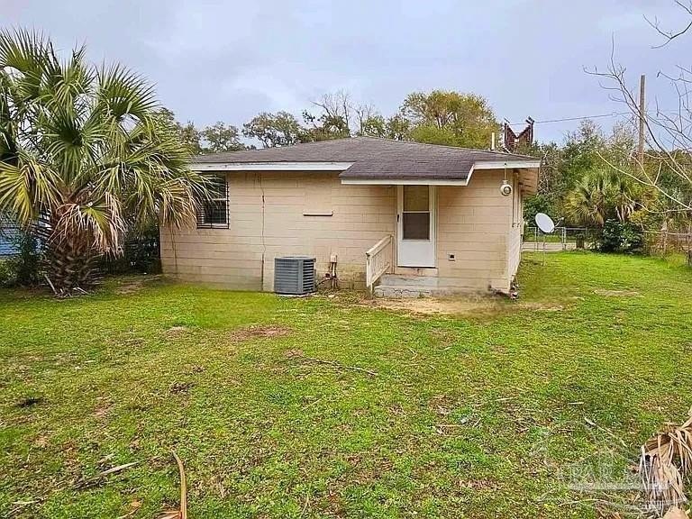 Investment opportunity with solid home, needs some TLC, but has - photo 10