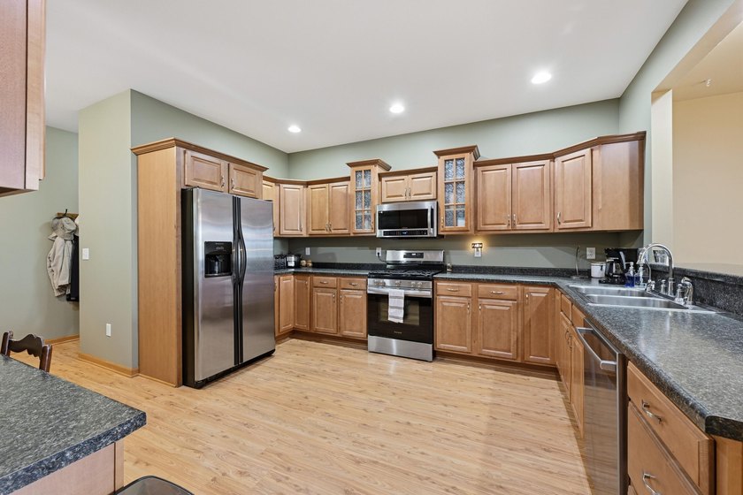 Stunning ranch condo in Waters Edge! Main level offers a - photo 8