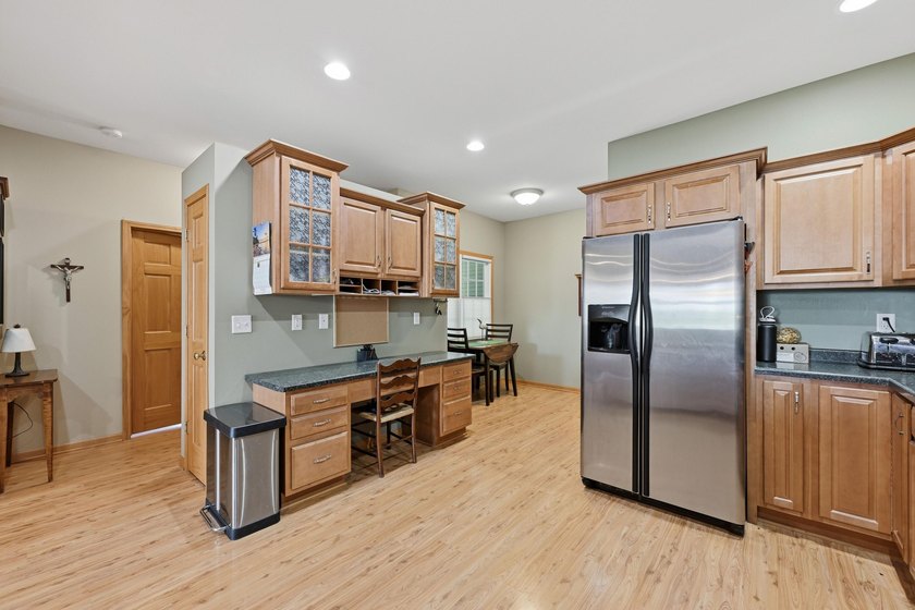Stunning ranch condo in Waters Edge! Main level offers a - photo 10