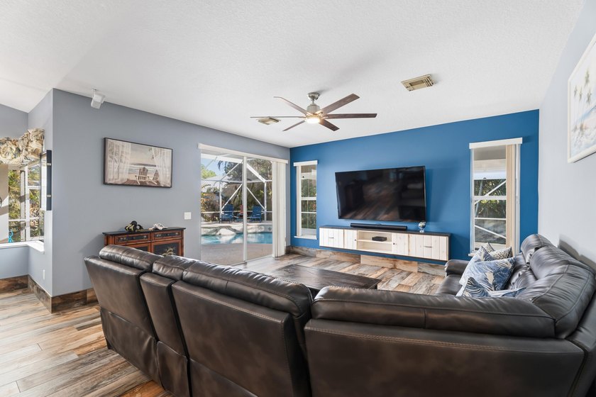 Beautifully maintained 3-bed, 2.1 bath home with 2 car garage - photo 15