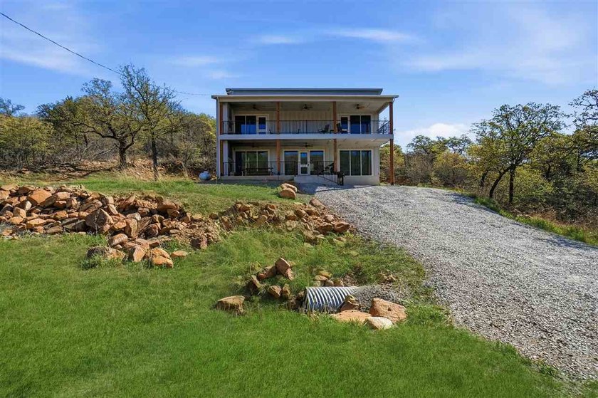 Spacious Modern Retreat in Charming Medicine Park - Proven - photo 2