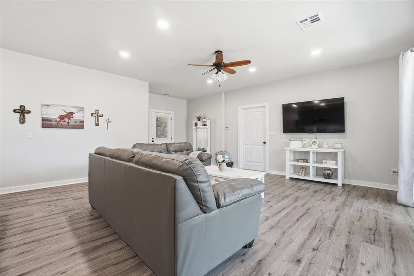 Spacious Modern Retreat in Charming Medicine Park - Proven - photo 8