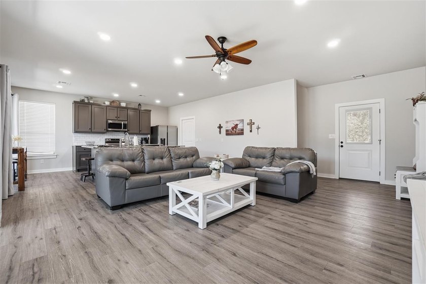 Spacious Modern Retreat in Charming Medicine Park - Proven - photo 10