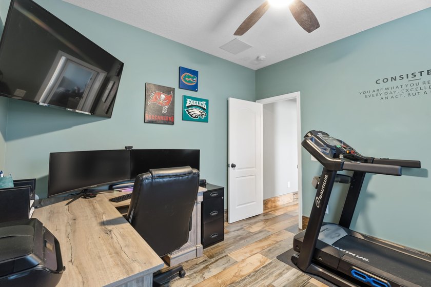 Beautifully maintained 3-bed, 2.1 bath home with 2 car garage - photo 30