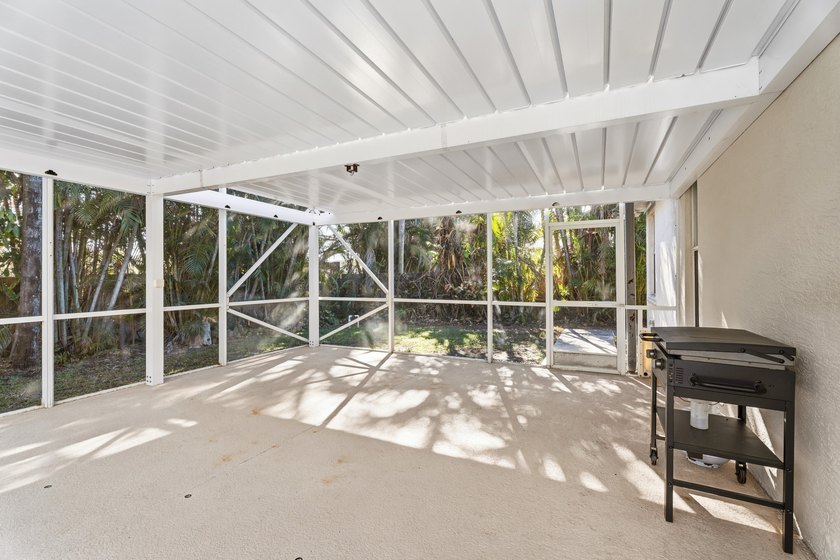 Beautifully maintained 3-bed, 2.1 bath home with 2 car garage - photo 37