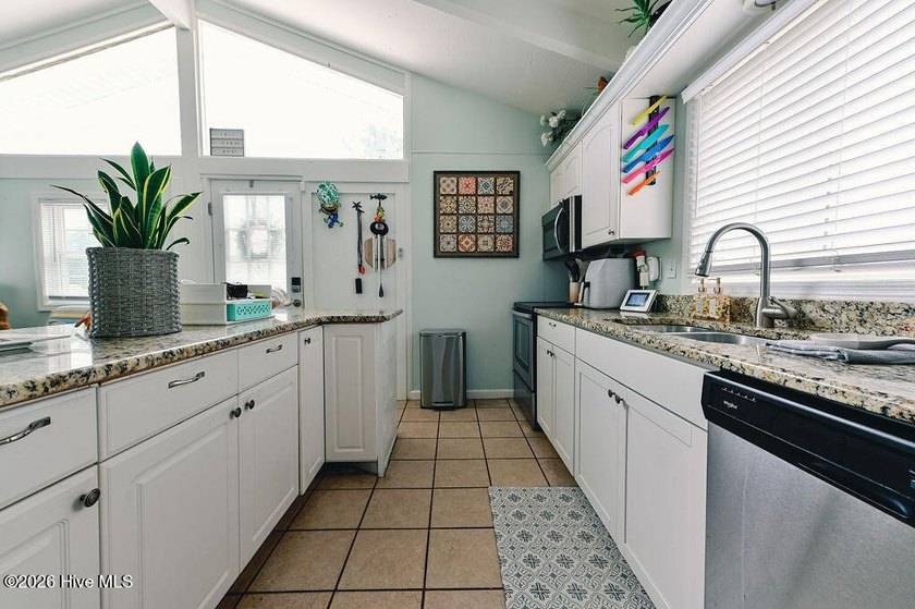 Charming coastal cottage in the heart of Kill Devil Hills! - photo 12