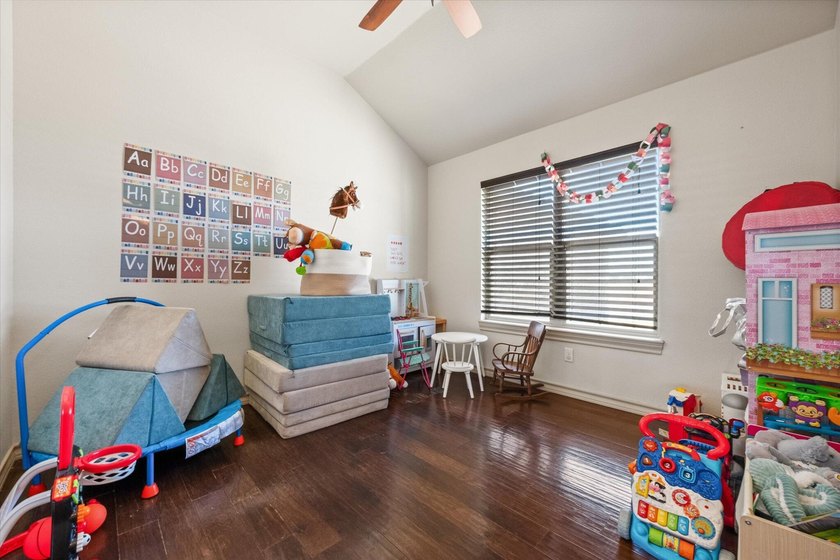 Welcome to this fantastic home located in Hillcrest Country Club - photo 12
