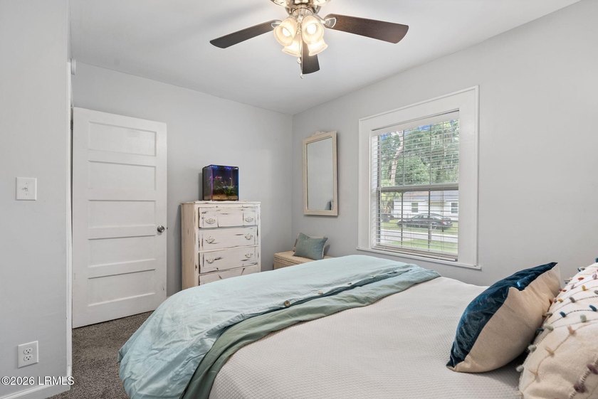 Move-in ready in highly desirable Pigeon Point! This charming - photo 15