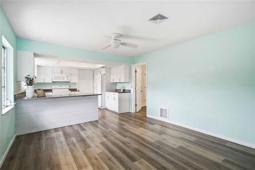 Beautifully updated block home on an oversized lot in a prime - photo 17
