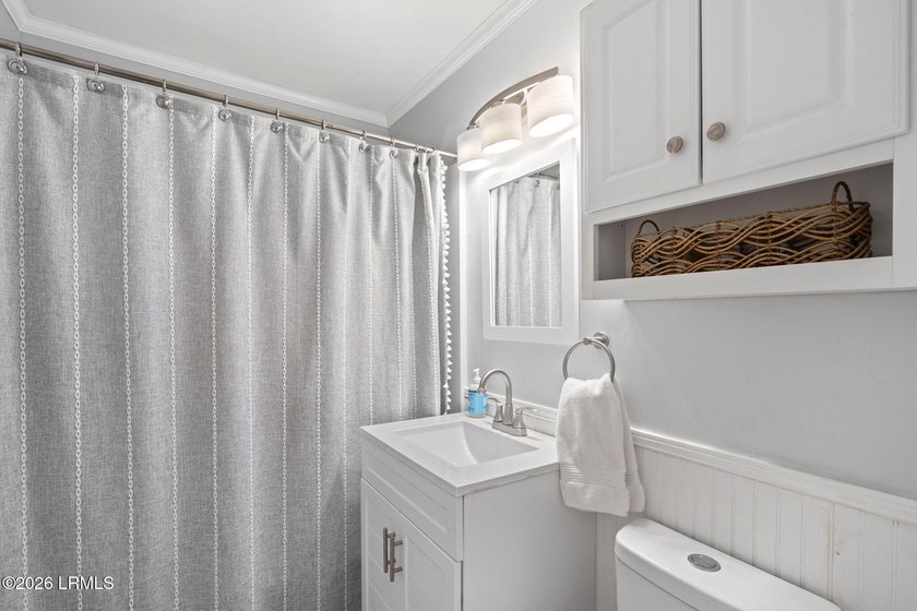 Move-in ready in highly desirable Pigeon Point! This charming - photo 18
