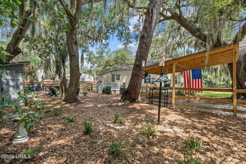 Move-in ready in highly desirable Pigeon Point! This charming - photo 26