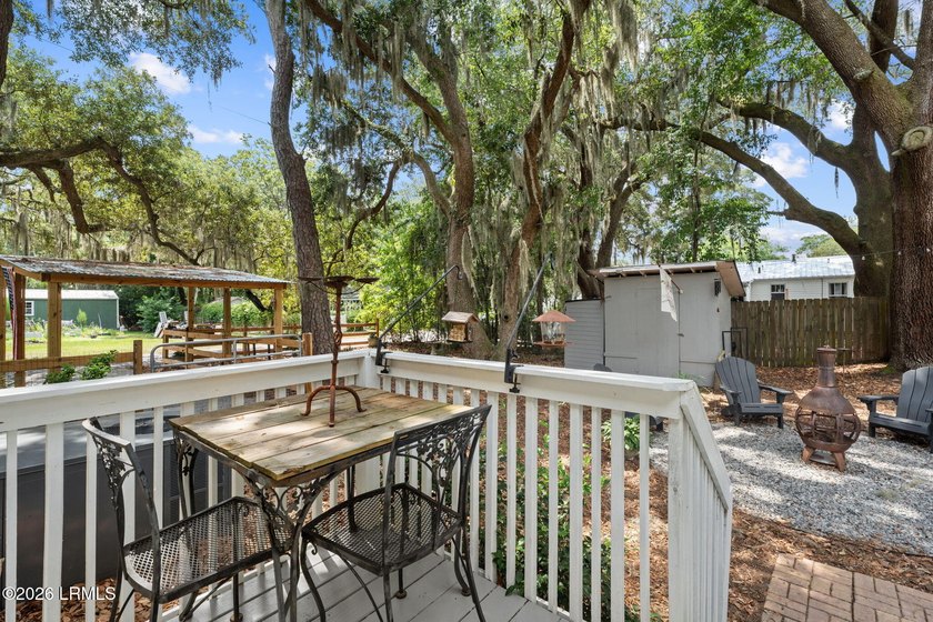 Move-in ready in highly desirable Pigeon Point! This charming - photo 30