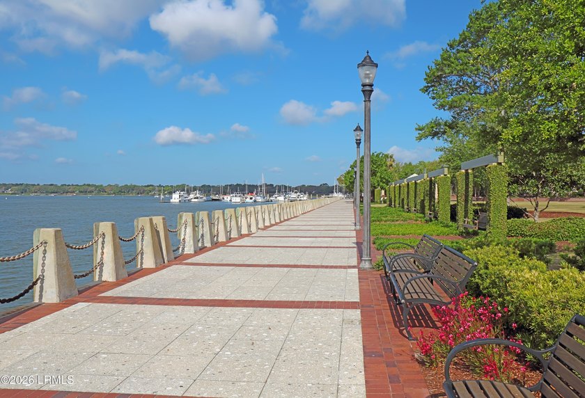 Move-in ready in highly desirable Pigeon Point! This charming - photo 36