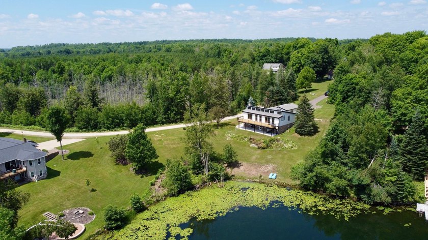 Welcome to lake life on beautiful Big Twin Lake! This - photo 38
