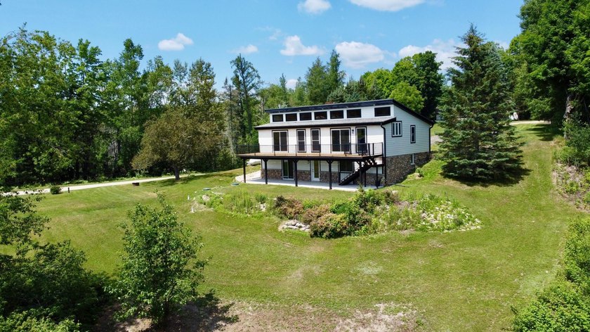 Welcome to lake life on beautiful Big Twin Lake! This - photo 39