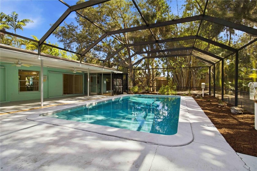 Beautifully updated block home on an oversized lot in a prime - photo 48