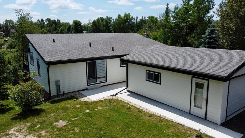 Welcome to lake life on beautiful Big Twin Lake! This - photo 49