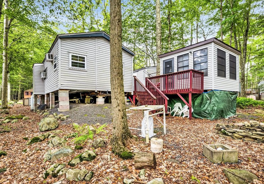 Newly updated, excellent condition, super wide and spacious lot - photo 5
