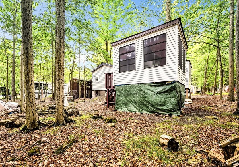 Newly updated, excellent condition, super wide and spacious lot - photo 8