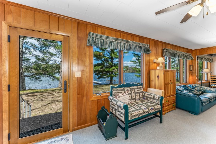 Sprawling ranch-style 3-bedroom, 2 full bath home with a bonus - photo 11