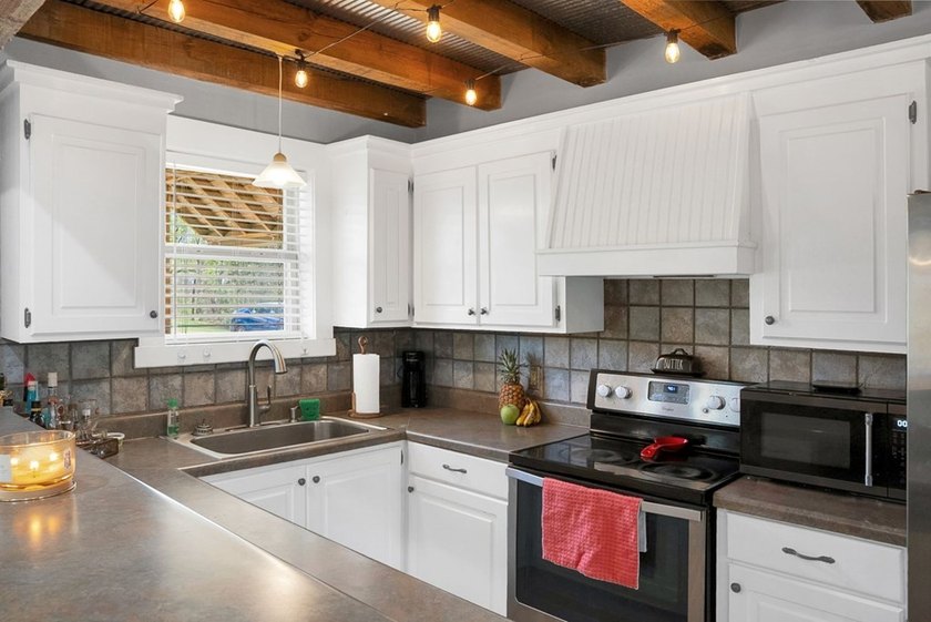 Welcome to your perfect blend of peaceful country living and - photo 14