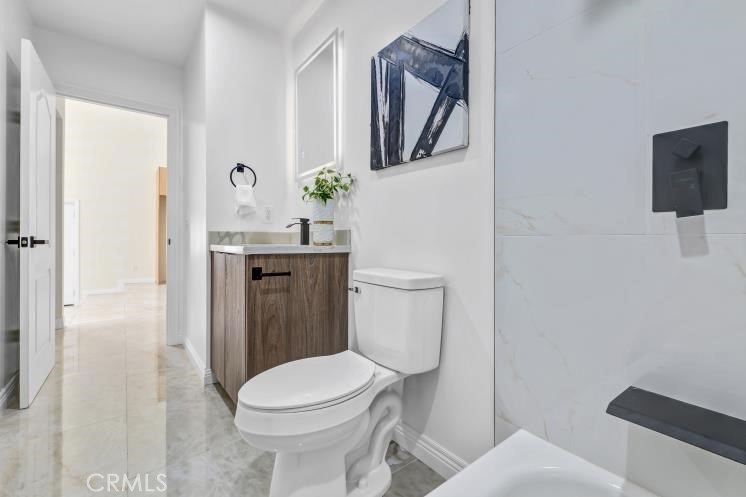 Welcome to this beautifully updated 5-bedroom, 4-bathroom home - photo 15