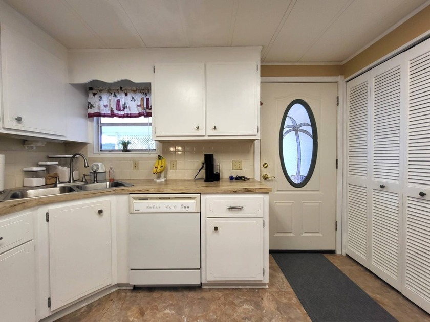 BRAND NEW HVAC SYSTEM 2026! Just listed in Camelot Lakes. Fully - photo 15