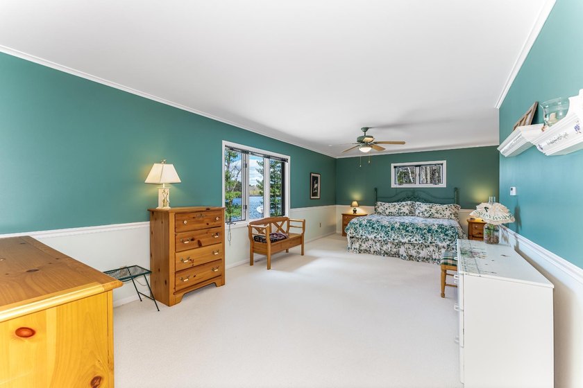 Sprawling ranch-style 3-bedroom, 2 full bath home with a bonus - photo 16
