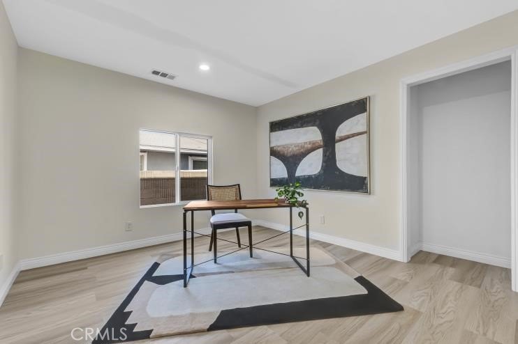 Welcome to this beautifully updated 5-bedroom, 4-bathroom home - photo 16