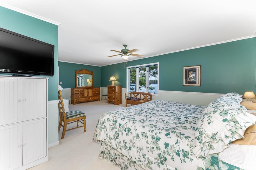 Sprawling ranch-style 3-bedroom, 2 full bath home with a bonus - photo 17