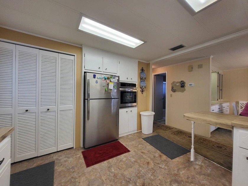 BRAND NEW HVAC SYSTEM 2026! Just listed in Camelot Lakes. Fully - photo 17