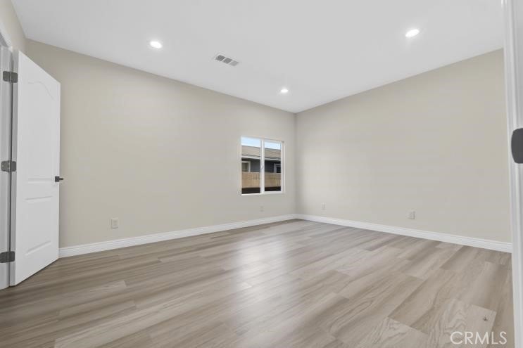 Welcome to this beautifully updated 5-bedroom, 4-bathroom home - photo 18