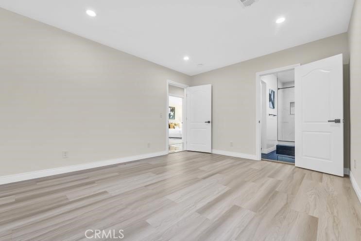 Welcome to this beautifully updated 5-bedroom, 4-bathroom home - photo 19