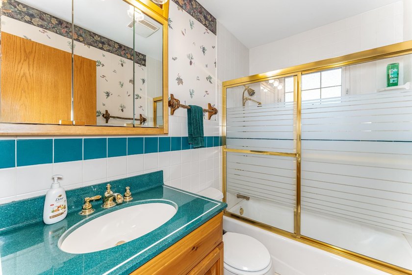 Sprawling ranch-style 3-bedroom, 2 full bath home with a bonus - photo 20