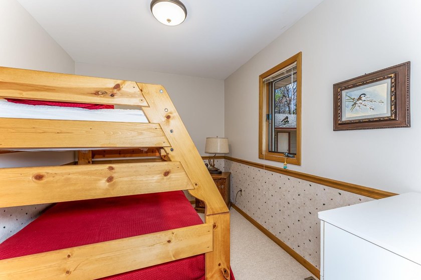 Sprawling ranch-style 3-bedroom, 2 full bath home with a bonus - photo 22