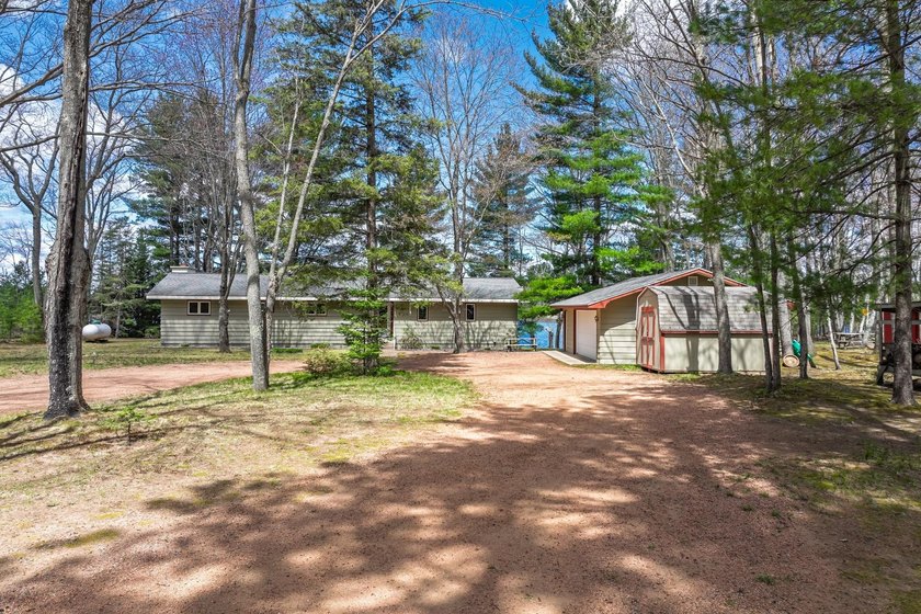 Sprawling ranch-style 3-bedroom, 2 full bath home with a bonus - photo 24