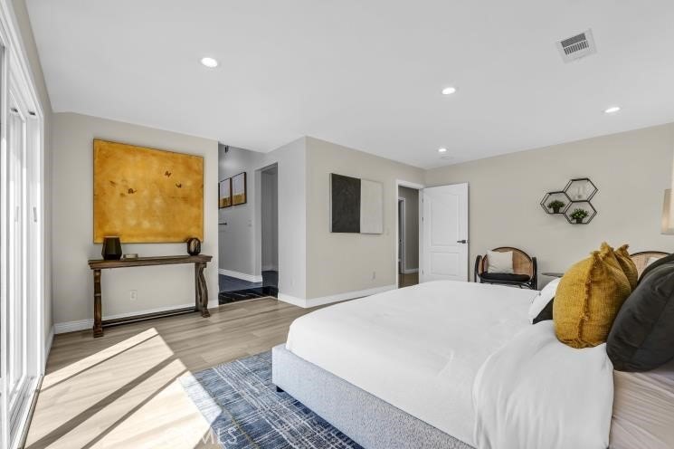 Welcome to this beautifully updated 5-bedroom, 4-bathroom home - photo 26