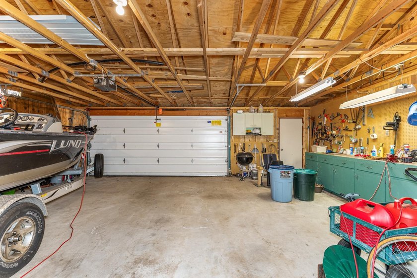 Sprawling ranch-style 3-bedroom, 2 full bath home with a bonus - photo 27