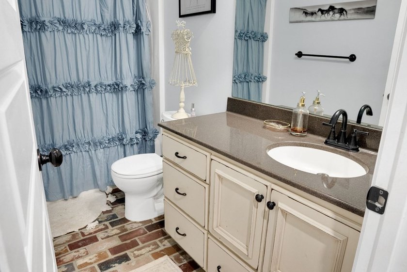 Welcome to your perfect blend of peaceful country living and - photo 30